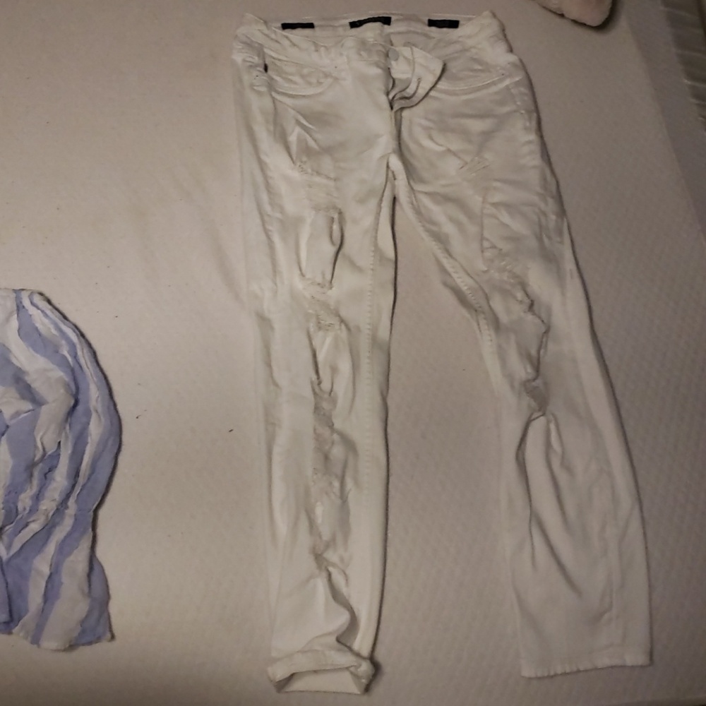 Vigoss size 28 ripped Jean's white